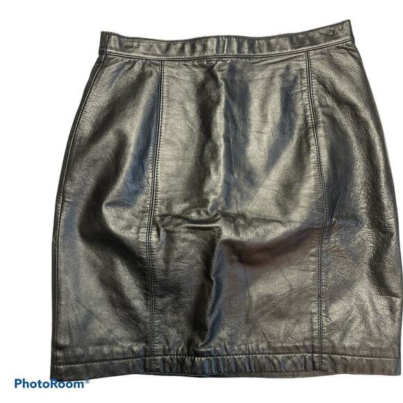 Wilsons Leather Dresses & Skirts - Wilsons Leather Mini Black Skirt Size 8/4